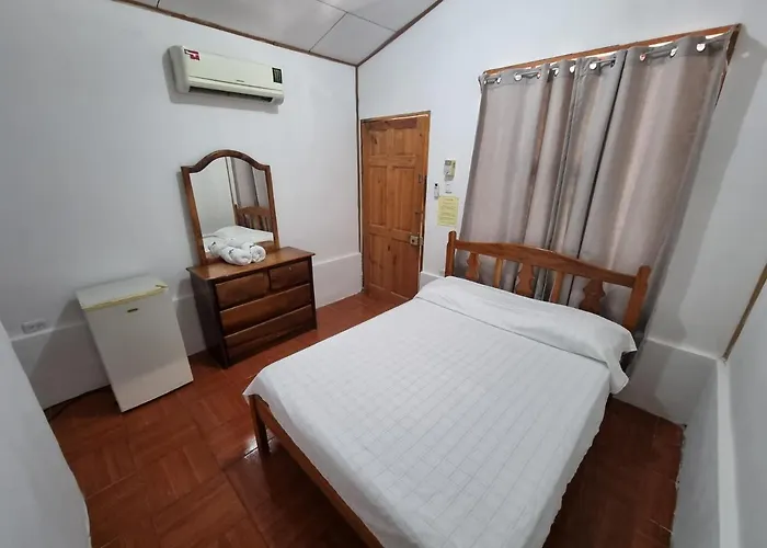 Hotel Cabinas Isabel *