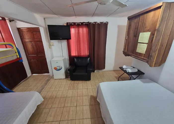 Cabinas Isabel Hotel *